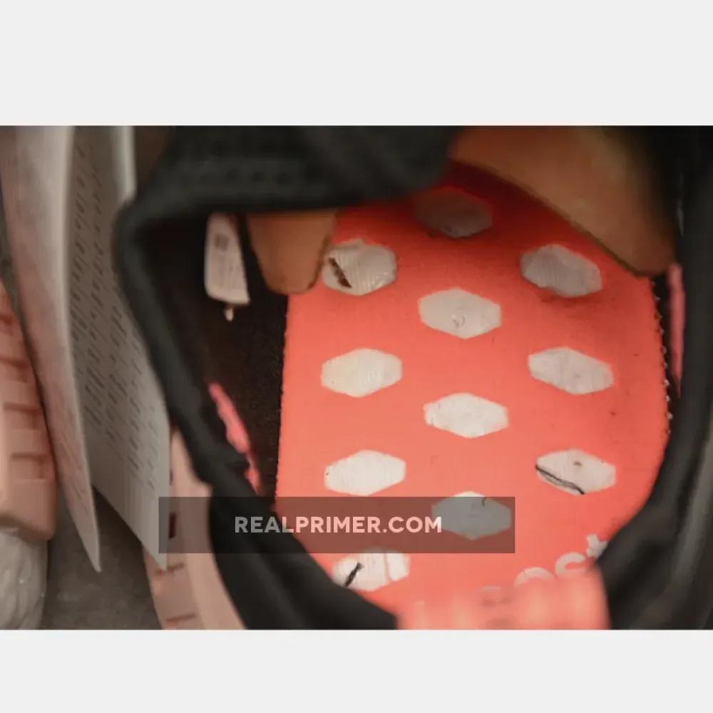 NMD R1 BOOST SYNTHETICS WMNS CORE BLACK/PEACH PINK S75234