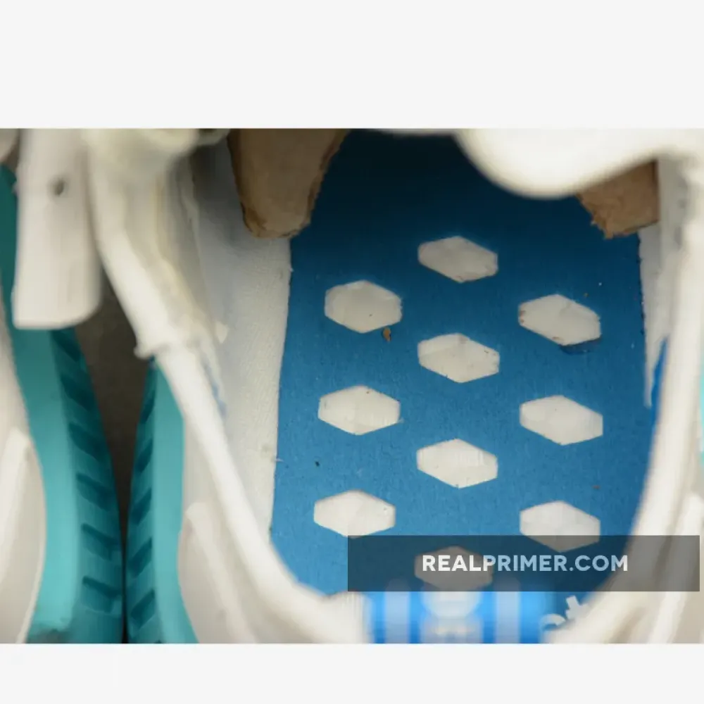 NMD R1 BOOST SYNTHETICS WHITE/BLUE GLOW S75235