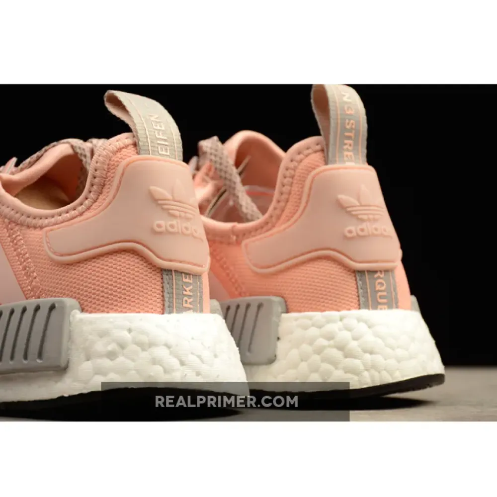 NMD R1 BOOST PRIMEKNIT SYNTHETICS WMNS LIGHT ONIX PINK/GREY BY3059