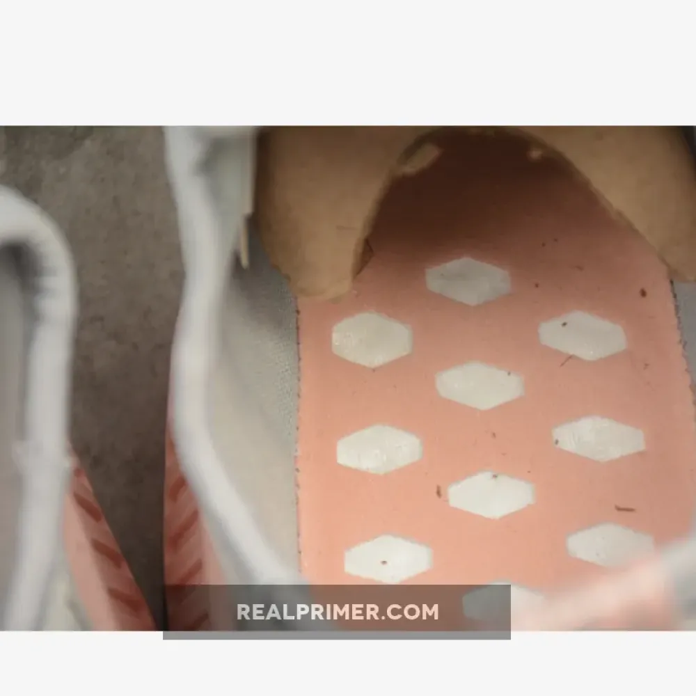 NMD R1 BOOST WMNS LIGHT ONIX PINK/WHITE/GREY BY3058